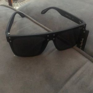 Black hidden hills KylieXquay sunglasses